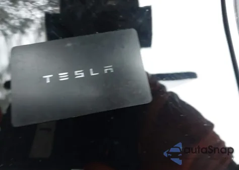 2018 Tesla Model 3 Long Range/Mid Range z USA, uszkodzony, nr VIN 5YJ3E1EA5JF167527